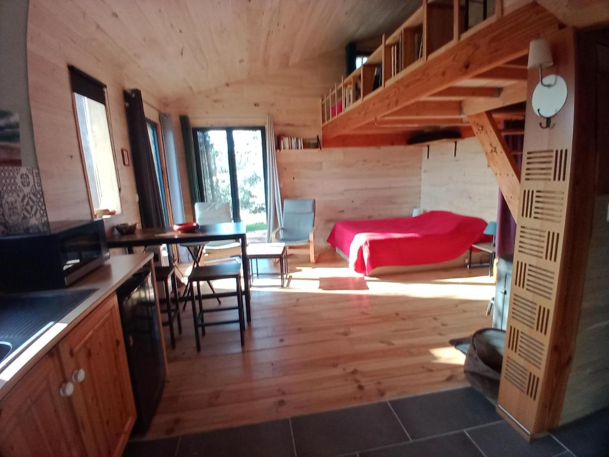 Maison Dans Un Ecrin De Verdure Saint-Leon-sur-Vezere Exteriér fotografie